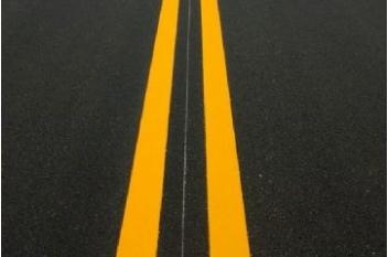 道路交通標(biāo)線在性能上有什么樣嚴(yán)格的要求呢？